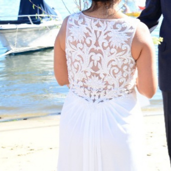 Beautiful White dress - Picture 2 of 7